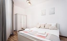 City Of The Kings-Camomile Apartment
